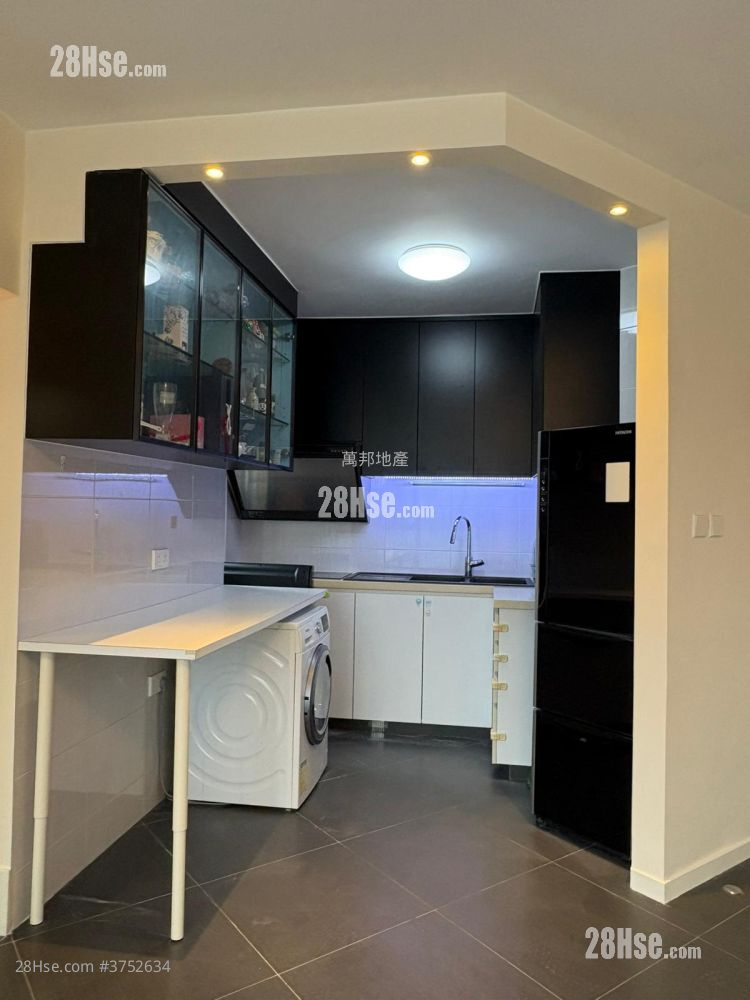 Marina Habitat Sell 3 Bedrooms , 2 Bathrooms 605 ft²