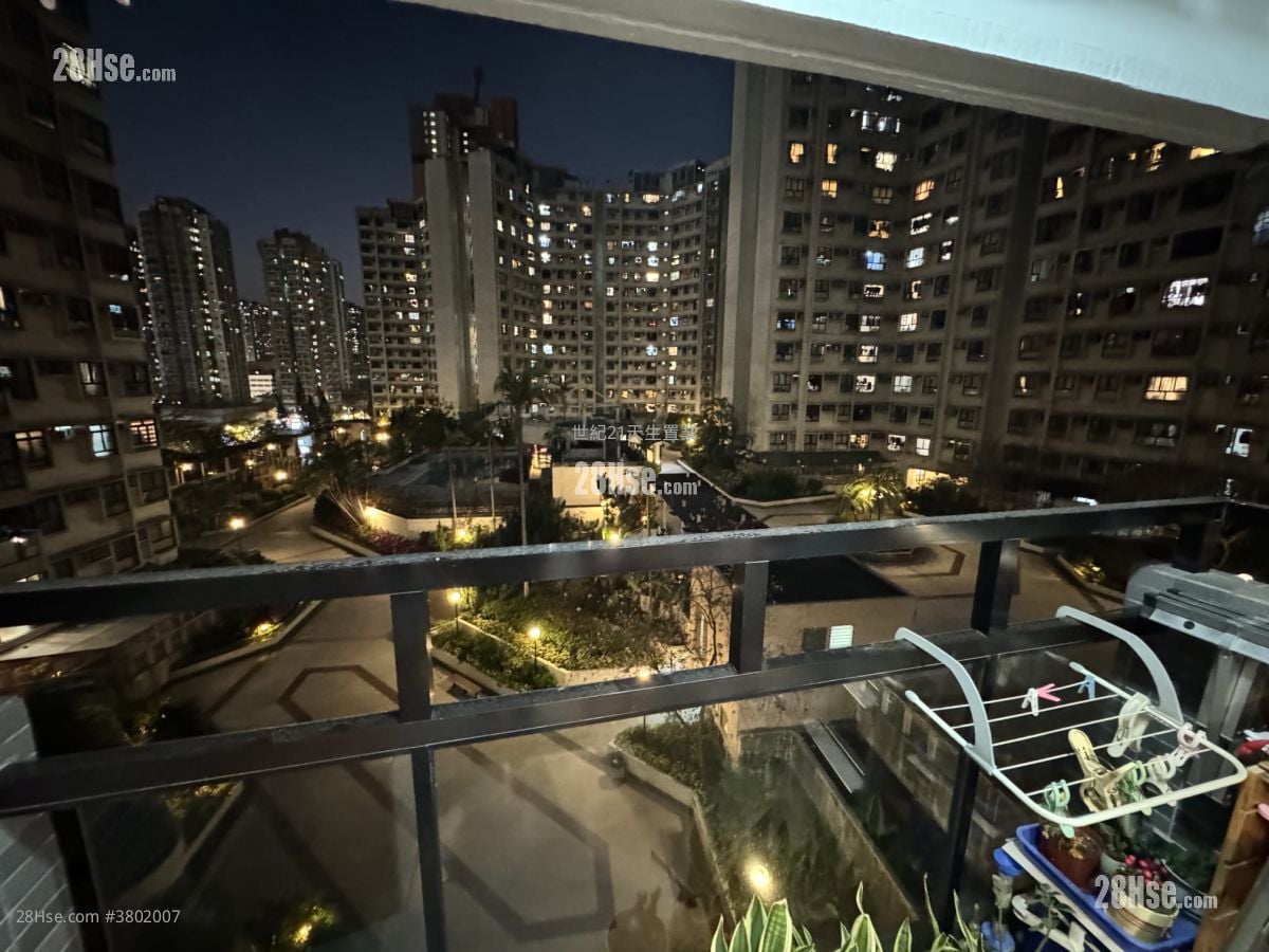 Handsome Court Rental 3 Bedrooms , 2 Bathrooms 745 ft²