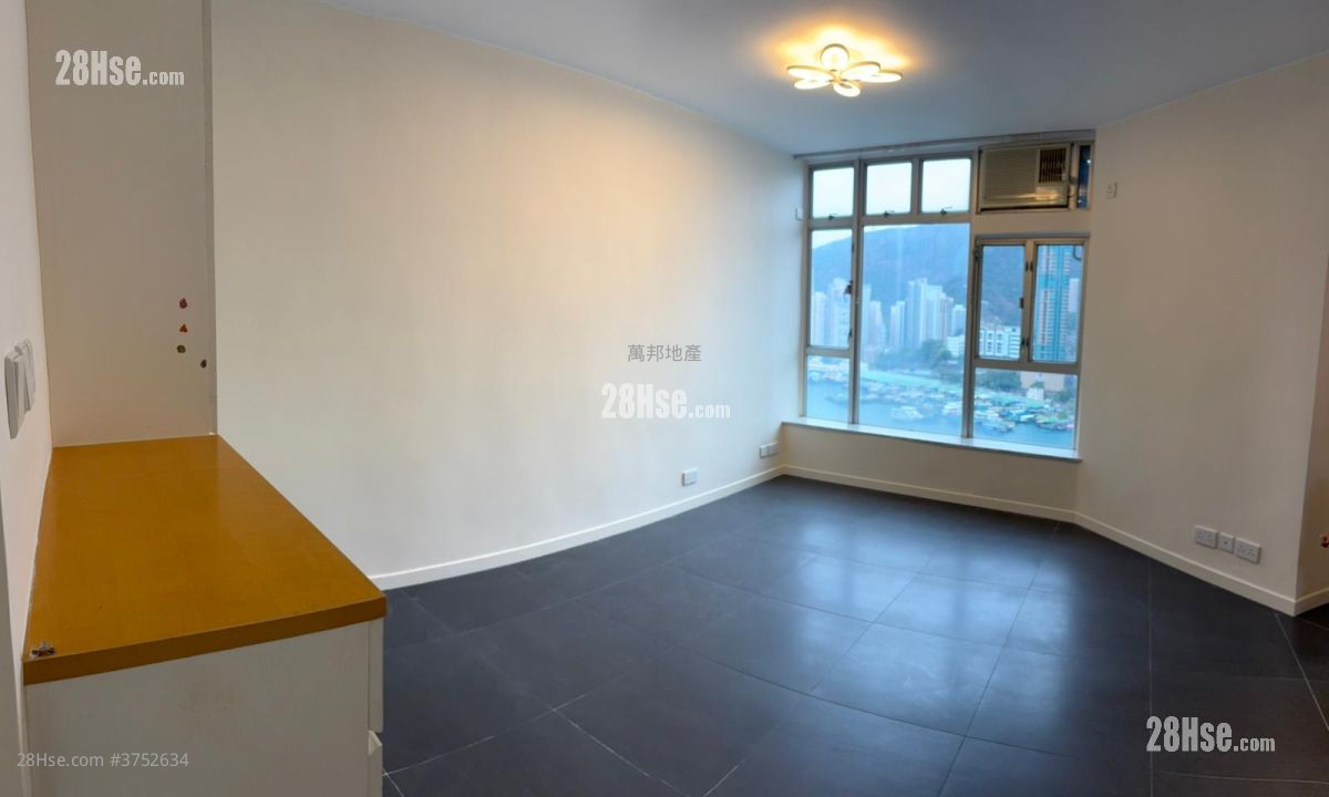 Marina Habitat Sell 3 Bedrooms , 2 Bathrooms 605 ft²