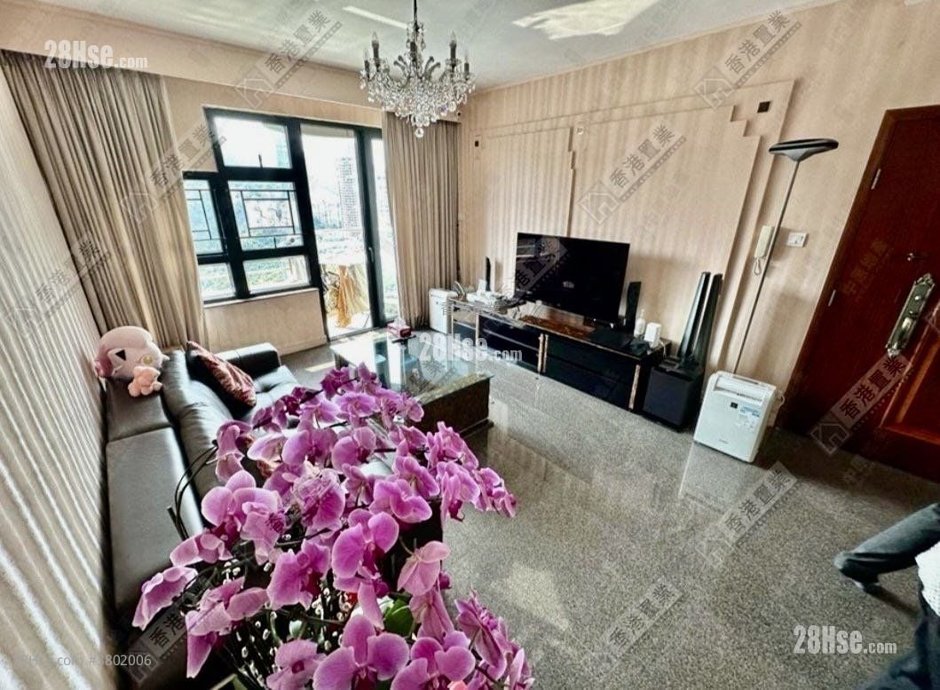 Beverly Hill Sell 4 Bedrooms , 3 Bathrooms 1,334 ft²