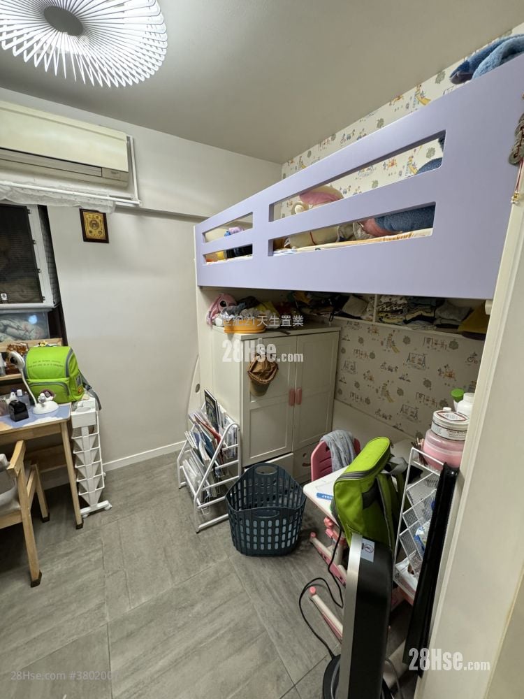 Handsome Court Rental 3 Bedrooms , 2 Bathrooms 745 ft²