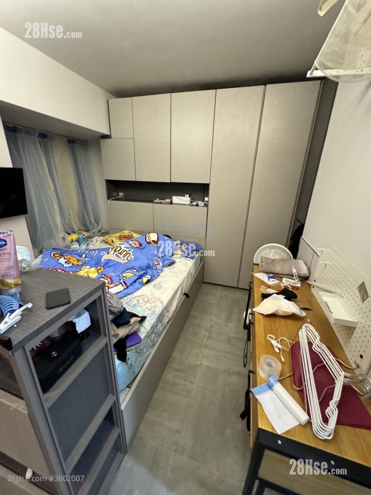 Handsome Court Rental 3 Bedrooms , 2 Bathrooms 745 ft²