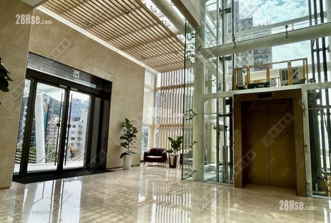 Beverly Hill Sell 4 Bedrooms , 3 Bathrooms 1,334 ft²