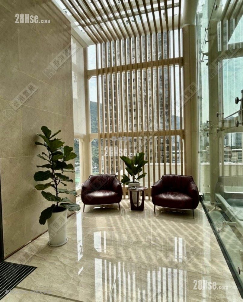 Beverly Hill Sell 4 Bedrooms , 3 Bathrooms 1,334 ft²