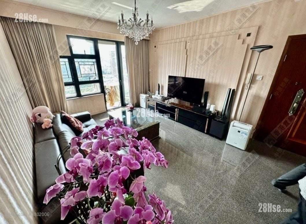 Beverly Hill Sell 4 Bedrooms , 3 Bathrooms 1,334 ft²