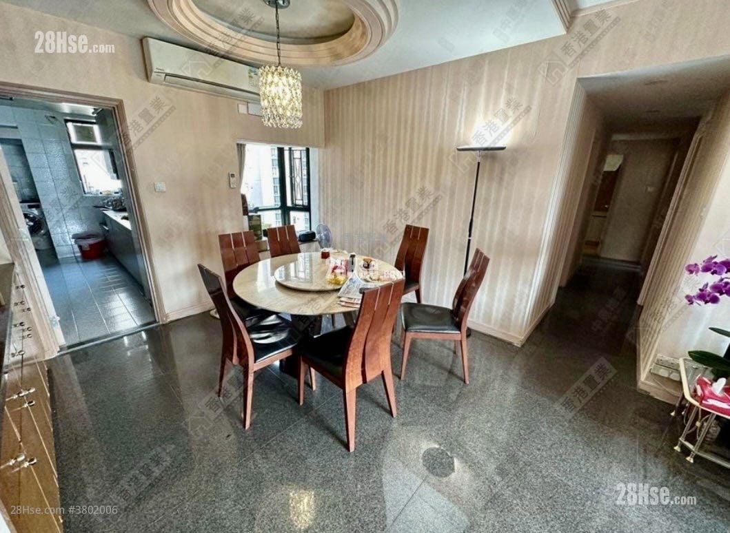 Beverly Hill Sell 4 Bedrooms , 3 Bathrooms 1,334 ft²