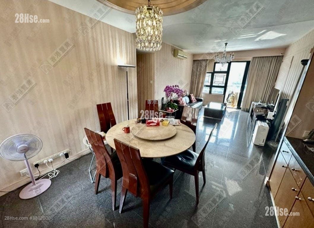 Beverly Hill Sell 4 Bedrooms , 3 Bathrooms 1,334 ft²