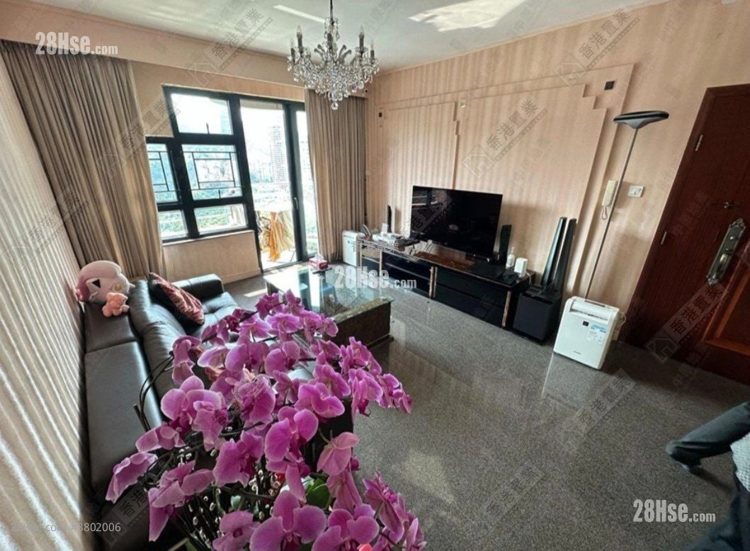 Beverly Hill Sell 4 Bedrooms , 3 Bathrooms 1,334 ft²