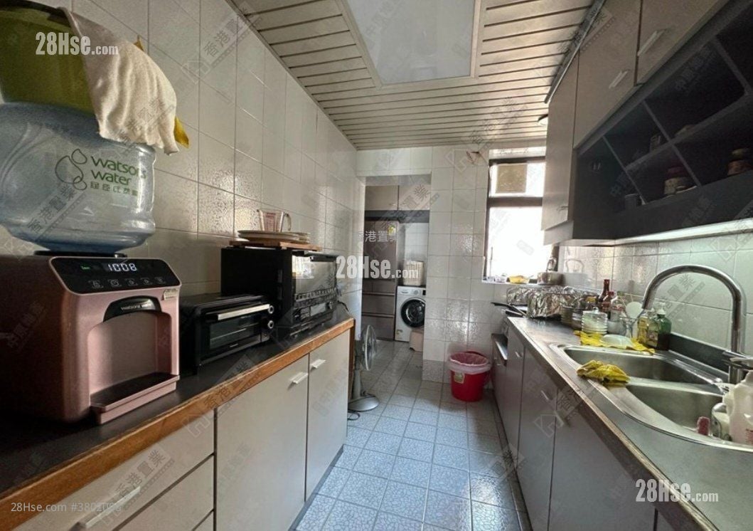 Beverly Hill Sell 4 Bedrooms , 3 Bathrooms 1,334 ft²