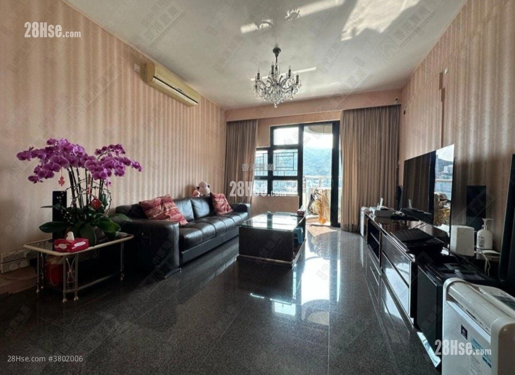 Beverly Hill Sell 4 Bedrooms , 3 Bathrooms 1,334 ft²