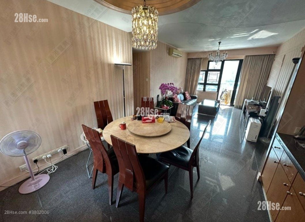 Beverly Hill Sell 4 Bedrooms , 3 Bathrooms 1,334 ft²