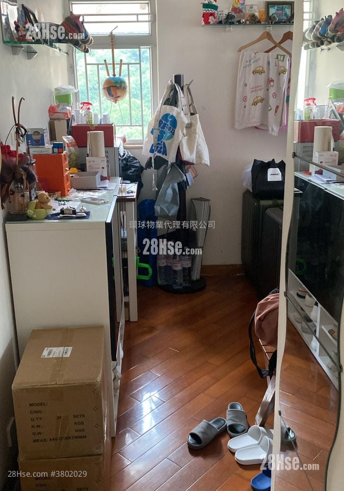 Choi Ming Court Sell 2 Bedrooms , 1 Bathroom 506 ft²