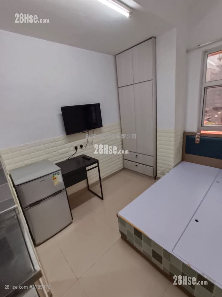 Champagne Court Rental 1 Bathroom 140 ft²