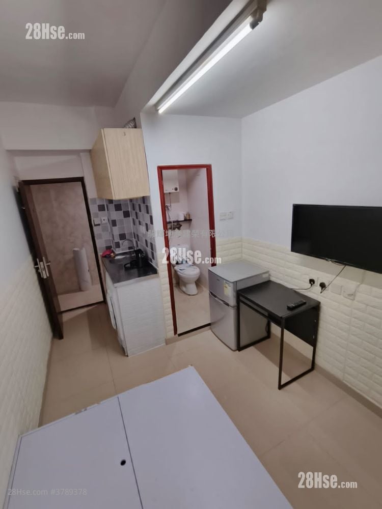 Champagne Court Rental 1 Bathroom 140 ft²