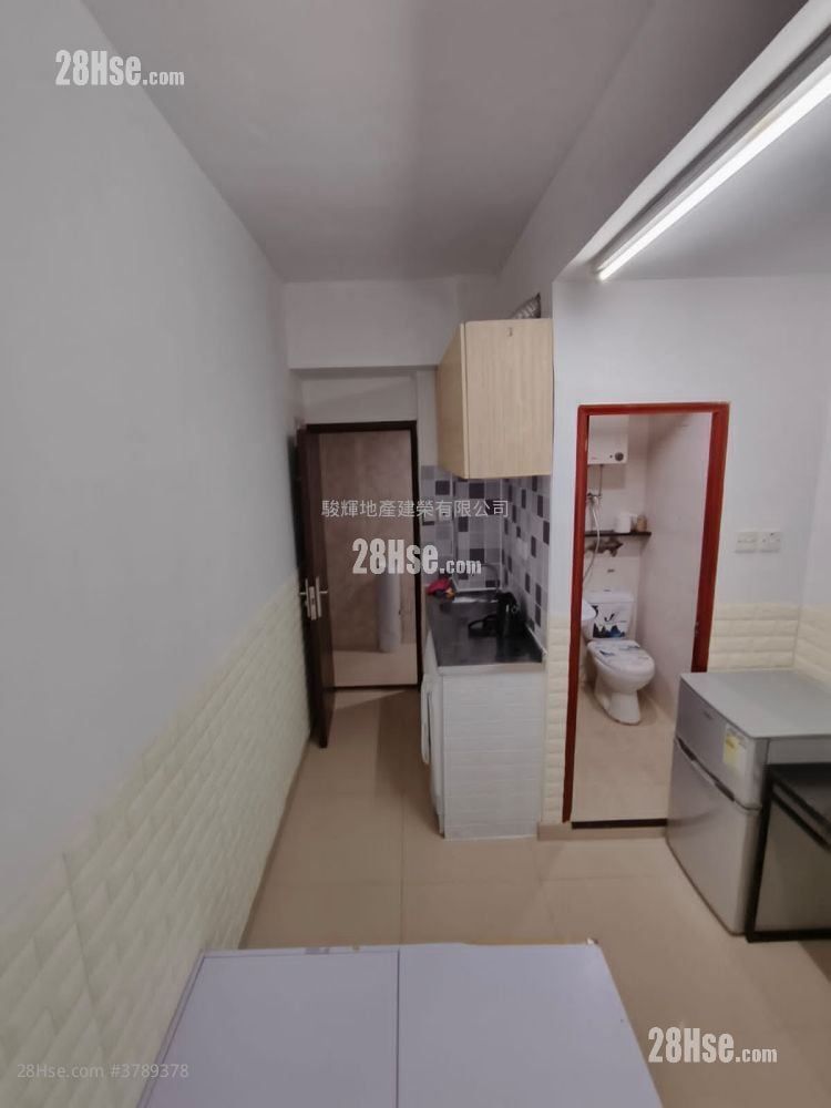 Champagne Court Rental 1 Bathroom 140 ft²