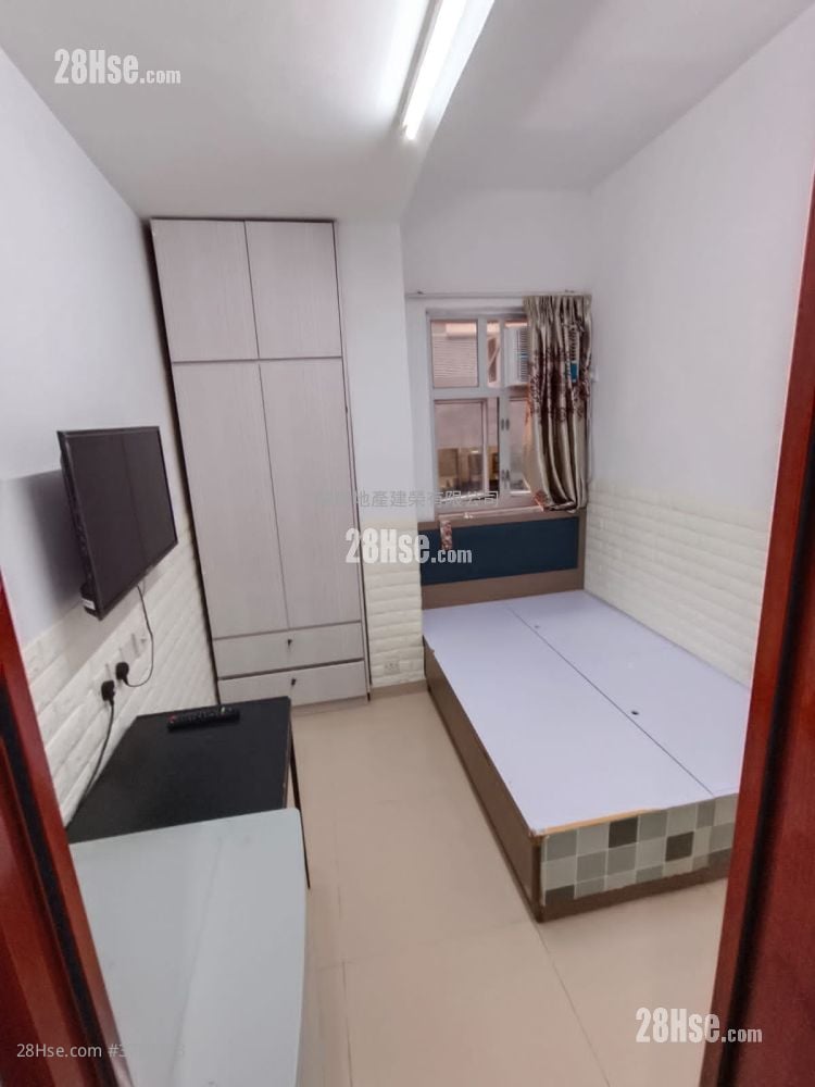 Champagne Court Rental 1 Bathroom 140 ft²