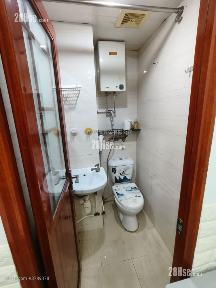 Champagne Court Rental 1 Bathroom 140 ft²