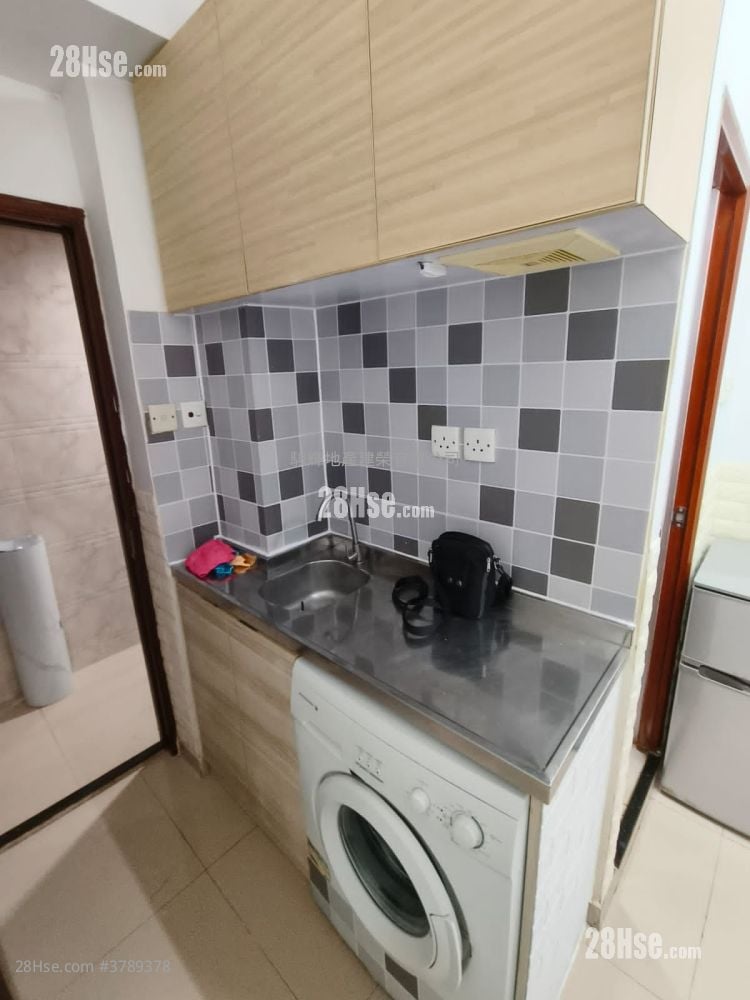 Champagne Court Rental 1 Bathroom 140 ft²