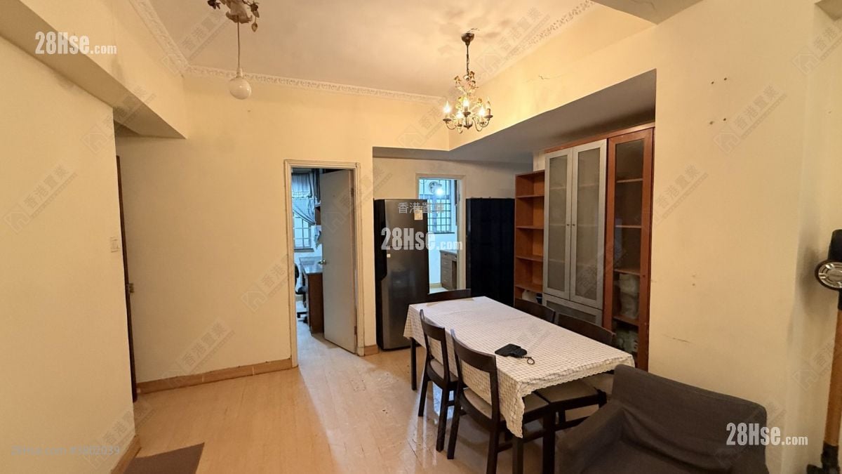 Pak Lee Building Sell 3 Bedrooms , 1 Bathroom 670 ft²