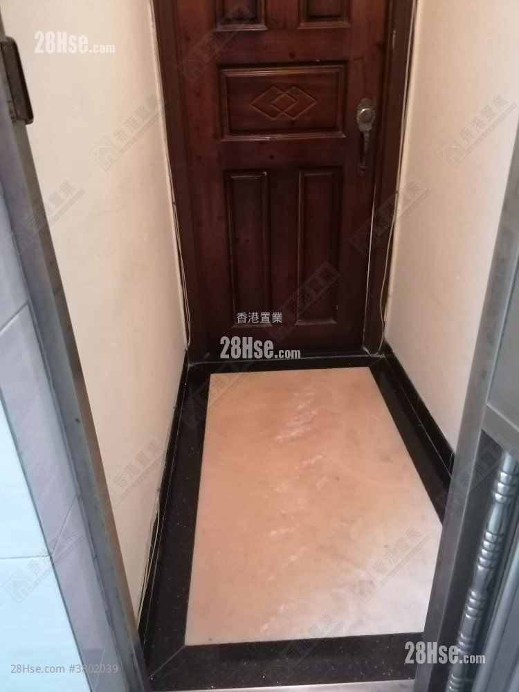 Pak Lee Building Sell 3 Bedrooms , 1 Bathroom 670 ft²