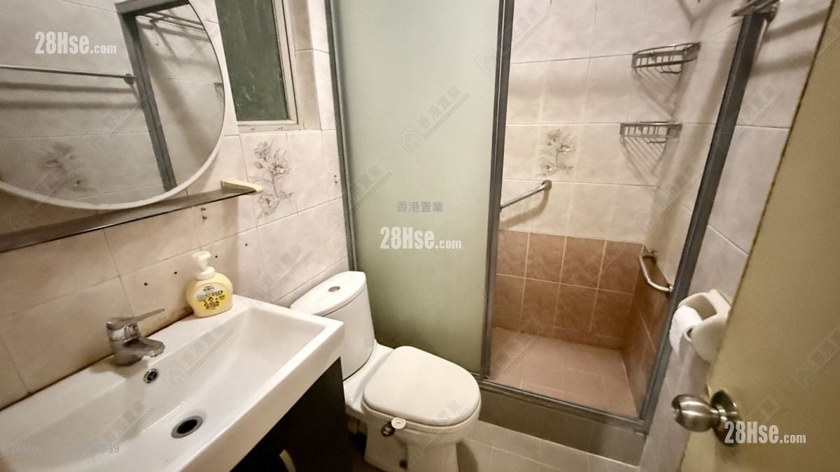 Pak Lee Building Sell 3 Bedrooms , 1 Bathroom 670 ft²