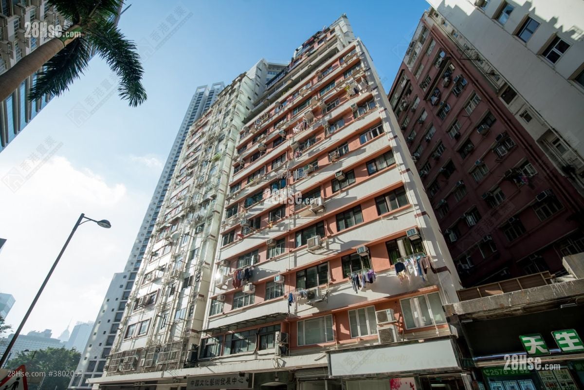 Pak Lee Building Sell 3 Bedrooms , 1 Bathroom 670 ft²