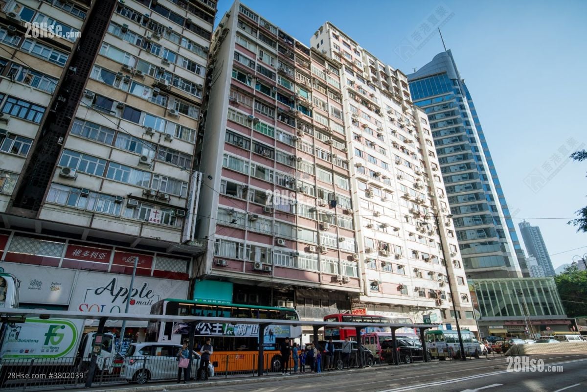 Pak Lee Building Sell 3 Bedrooms , 1 Bathroom 670 ft²