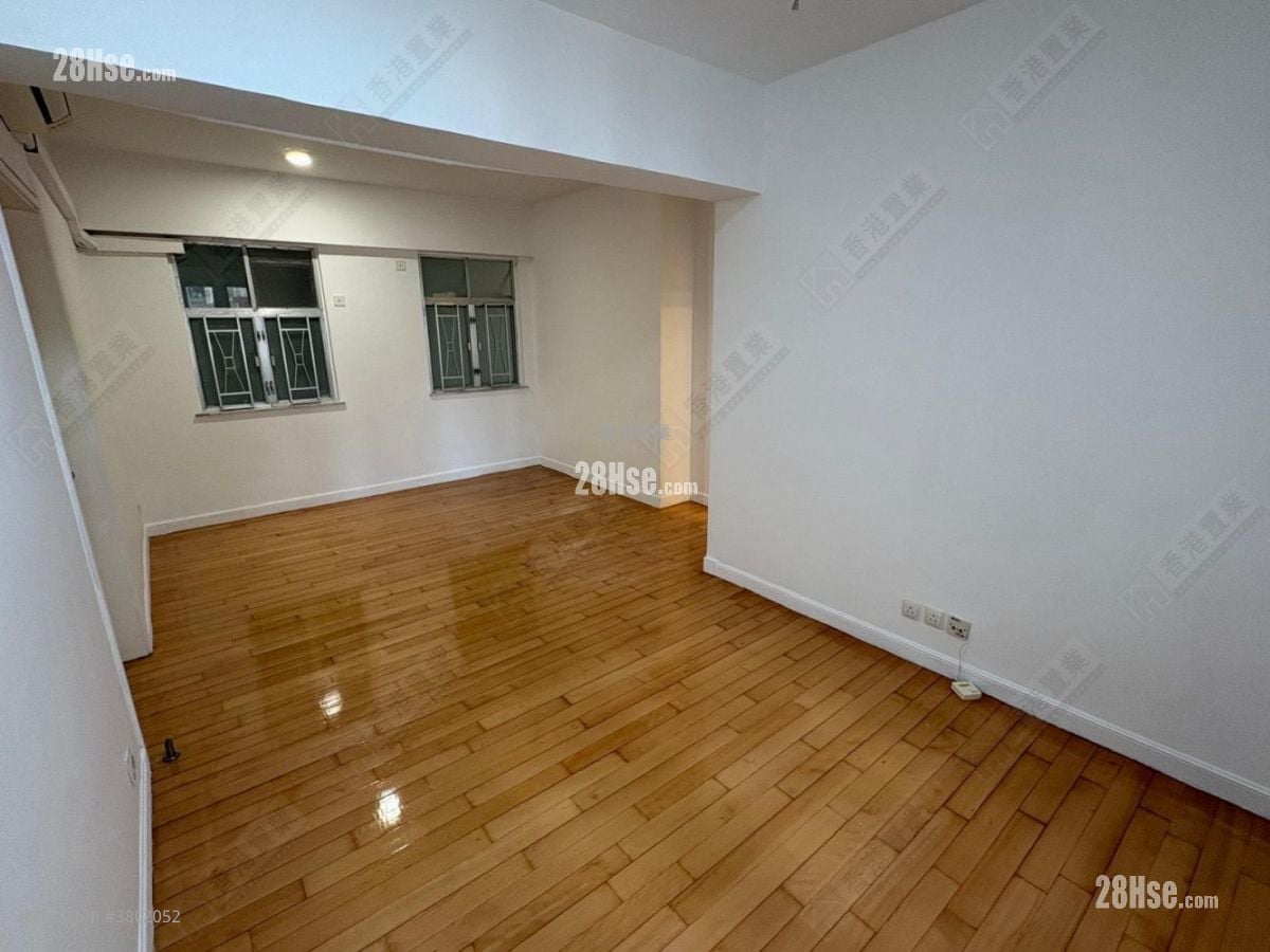 Kam Tao Building Sell 2 Bedrooms , 1 Bathroom 628 ft²