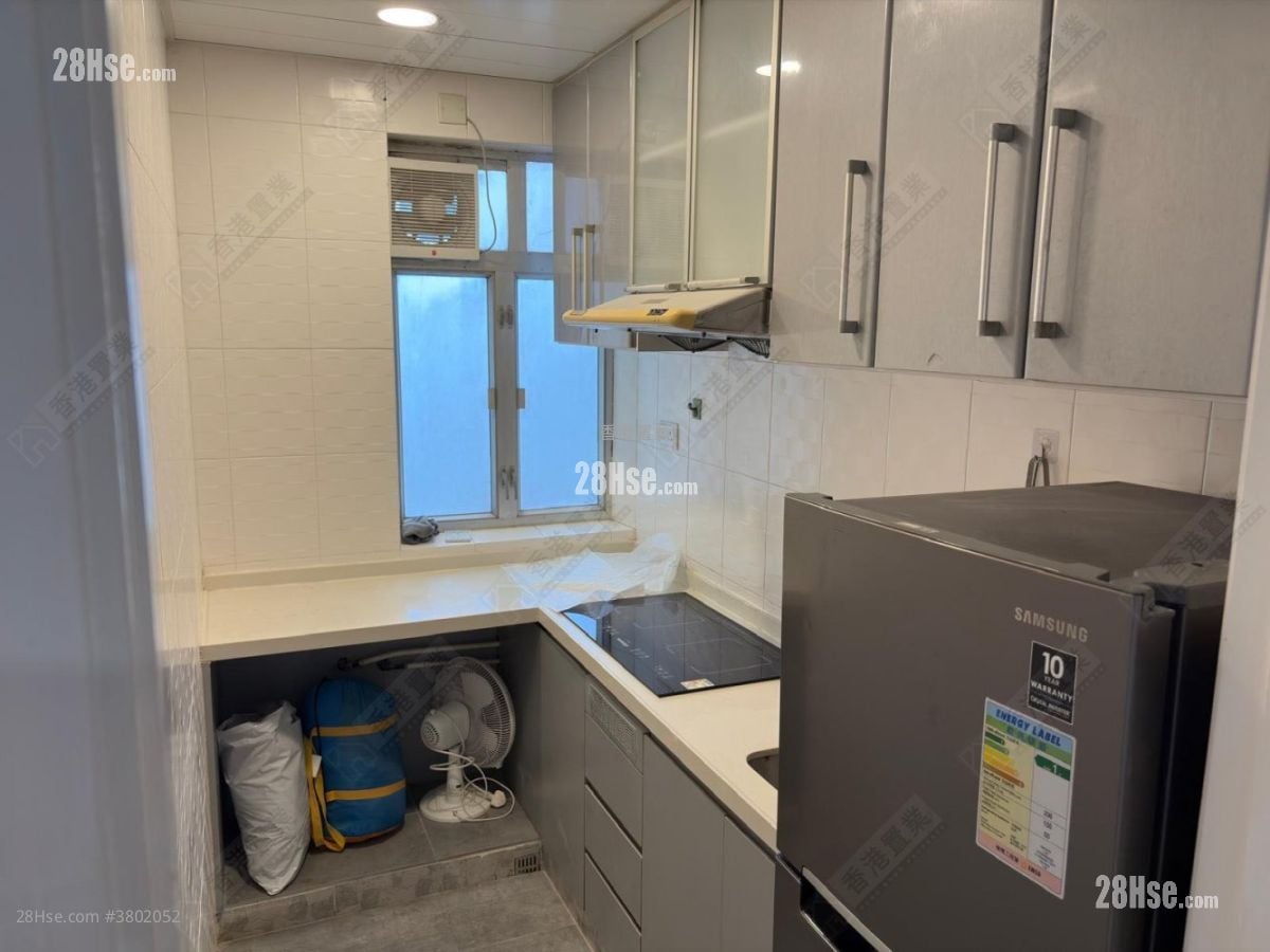 Kam Tao Building Sell 2 Bedrooms , 1 Bathroom 628 ft²