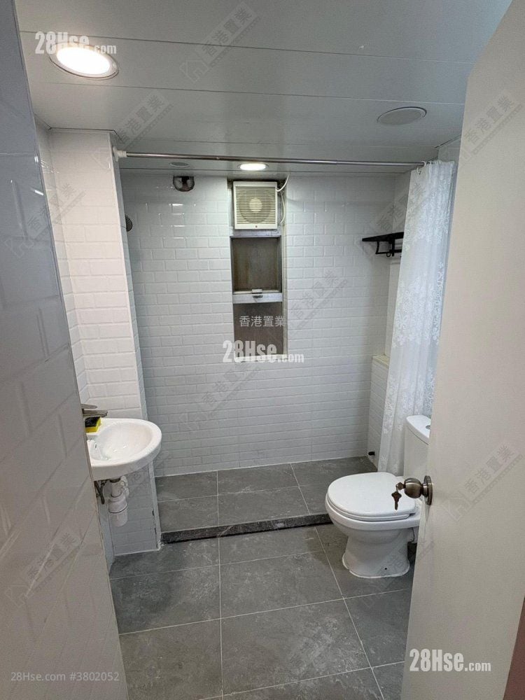 Kam Tao Building Sell 2 Bedrooms , 1 Bathroom 628 ft²