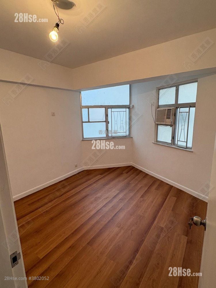 Kam Tao Building Sell 2 Bedrooms , 1 Bathroom 628 ft²