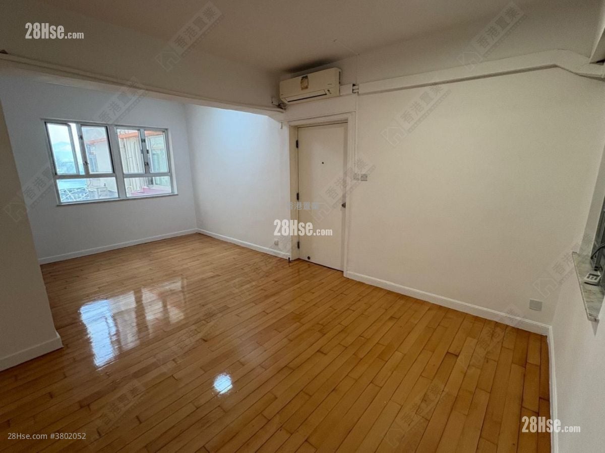 Kam Tao Building Sell 2 Bedrooms , 1 Bathroom 628 ft²