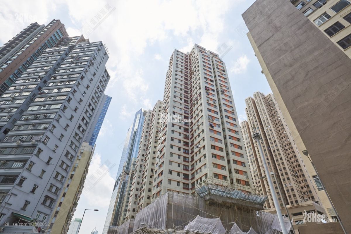 Kam Tao Building Sell 2 Bedrooms , 1 Bathroom 628 ft²