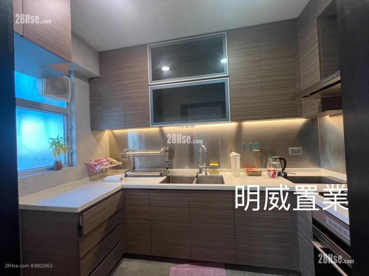 Wing Ying Mansion Sell 4 Bedrooms , 2 Bathrooms 996 ft²