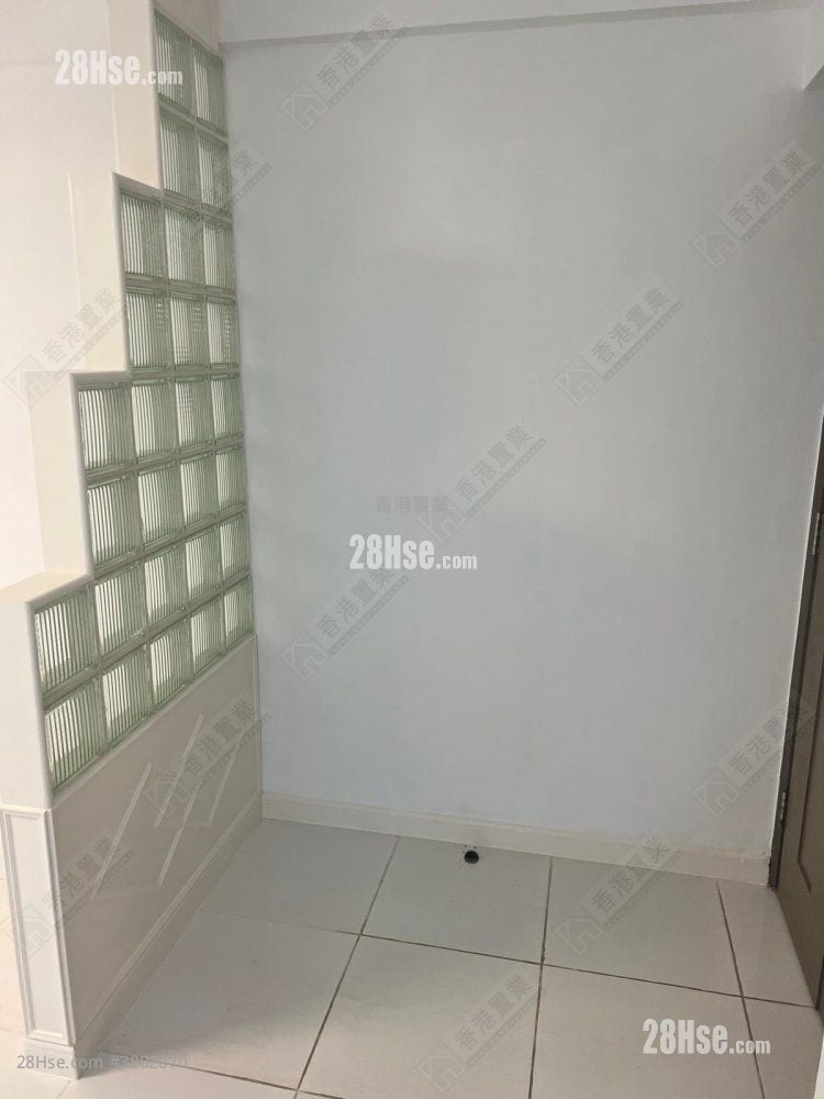 Phoenix Court Rental 3 Bedrooms , 2 Bathrooms 915 ft²