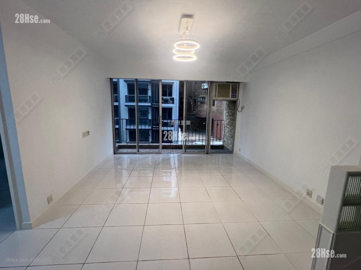 Phoenix Court Rental 3 Bedrooms , 2 Bathrooms 915 ft²