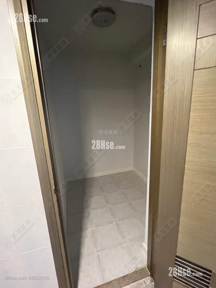 Phoenix Court Rental 3 Bedrooms , 2 Bathrooms 915 ft²