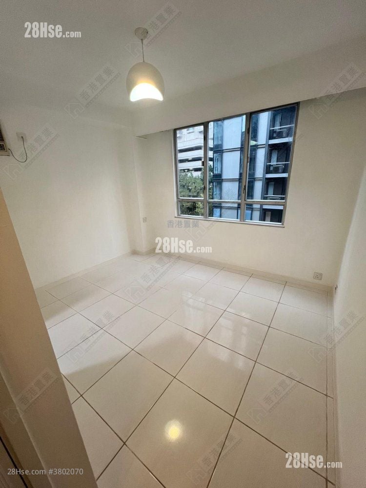 Phoenix Court Rental 3 Bedrooms , 2 Bathrooms 915 ft²