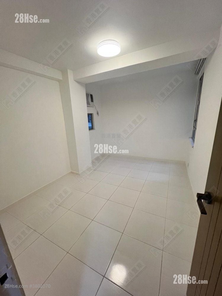 Phoenix Court Rental 3 Bedrooms , 2 Bathrooms 915 ft²