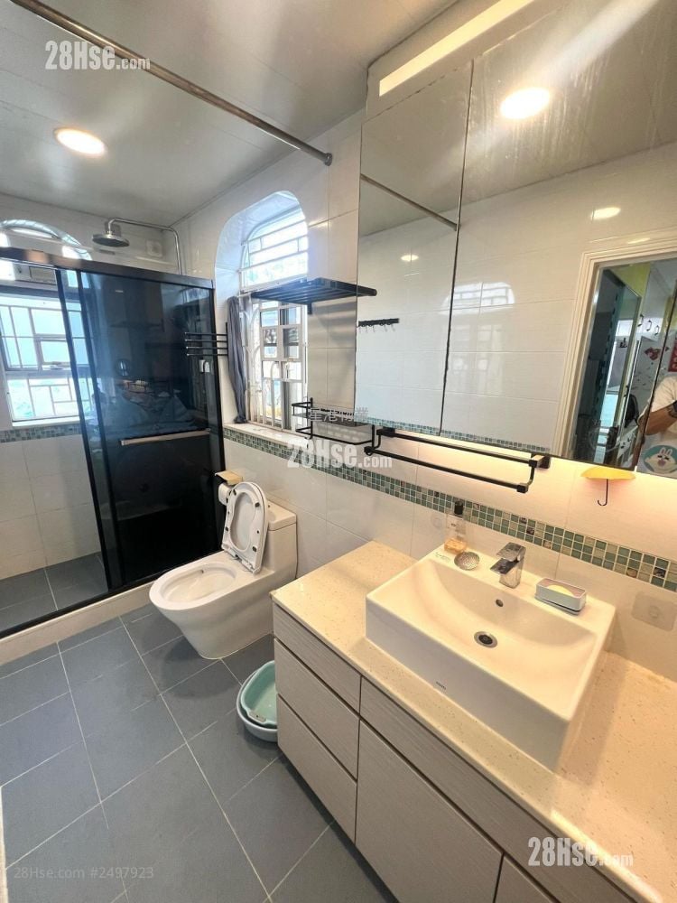 村屋 售盤 3 房 , 1 浴室 700 平方呎