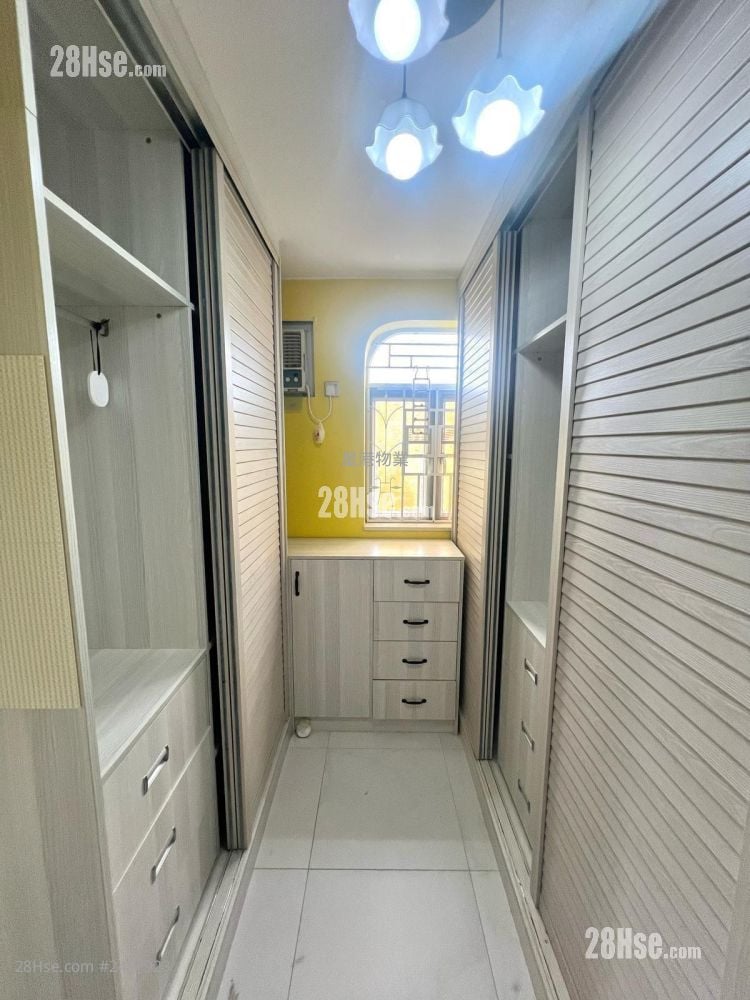 村屋 售盤 3 房 , 1 浴室 700 平方呎