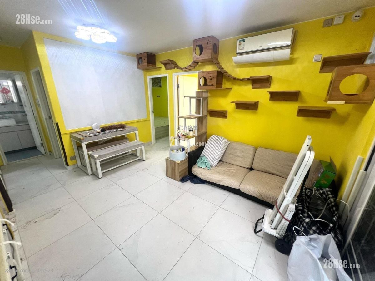 村屋 售盤 3 房 , 1 浴室 700 平方呎