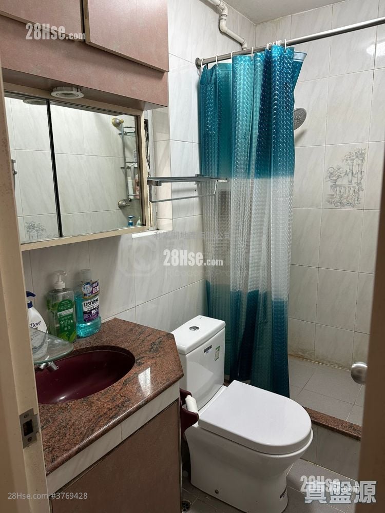 King Shing Court Sell 3 Bedrooms , 1 Bathroom 606 ft²