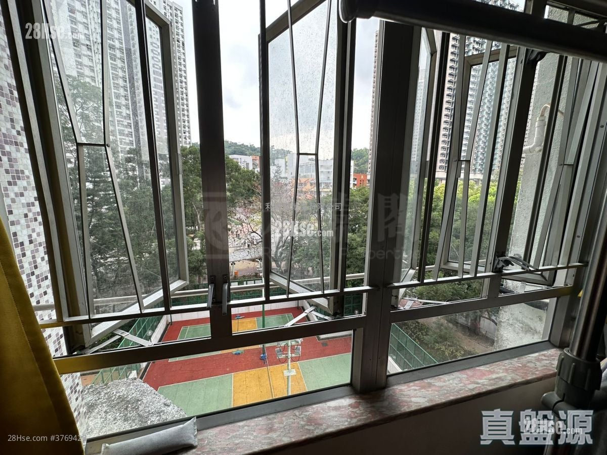 King Shing Court Sell 3 Bedrooms , 1 Bathroom 606 ft²