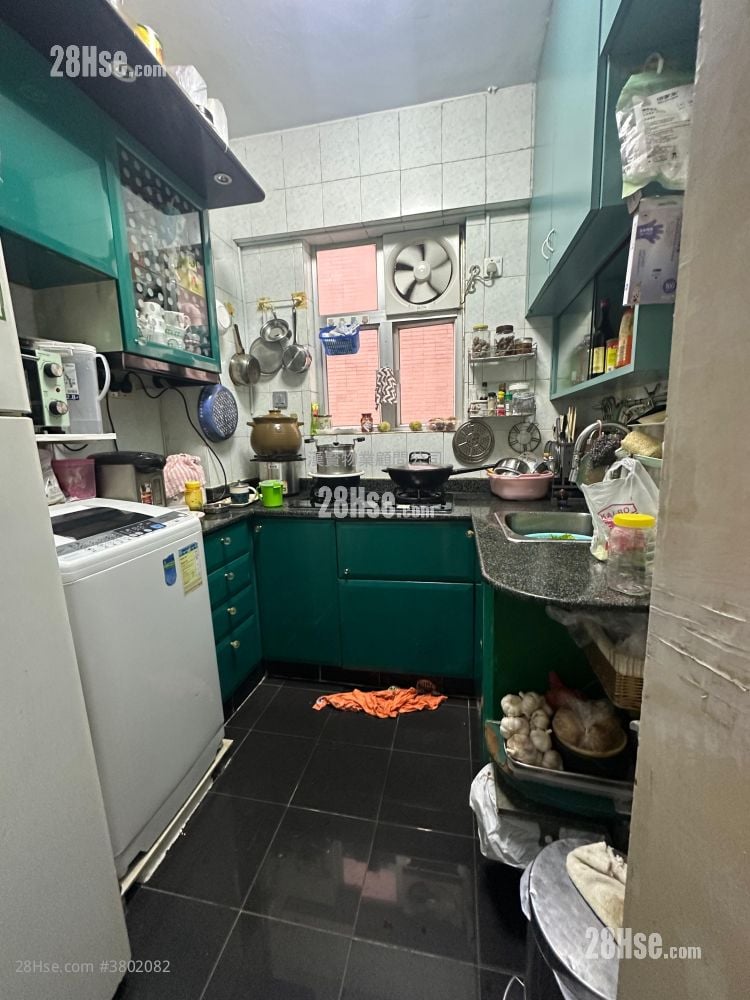 Wai Hay Mansion Sell 2 Bedrooms , 1 Bathroom 575 ft²