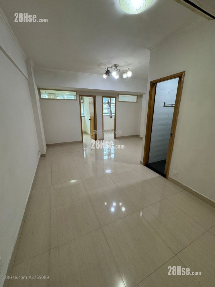 Lucky Building Rental 3 Bedrooms , 1 Bathroom 561 ft²