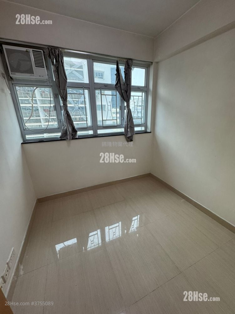 Lucky Building Rental 3 Bedrooms , 1 Bathroom 561 ft²