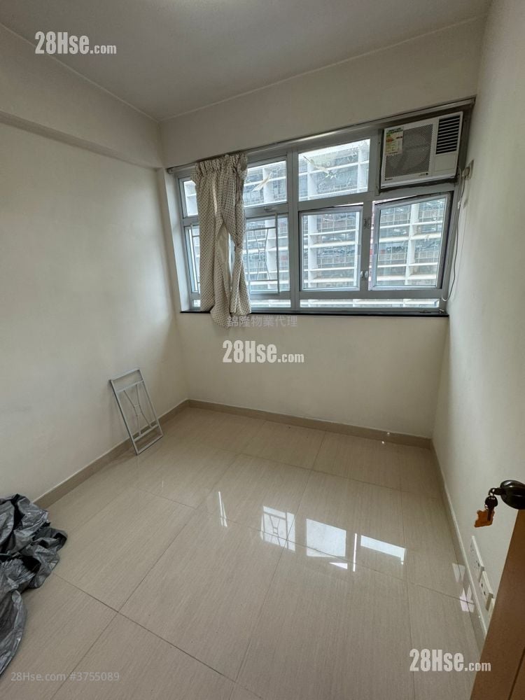 Lucky Building Rental 3 Bedrooms , 1 Bathroom 561 ft²