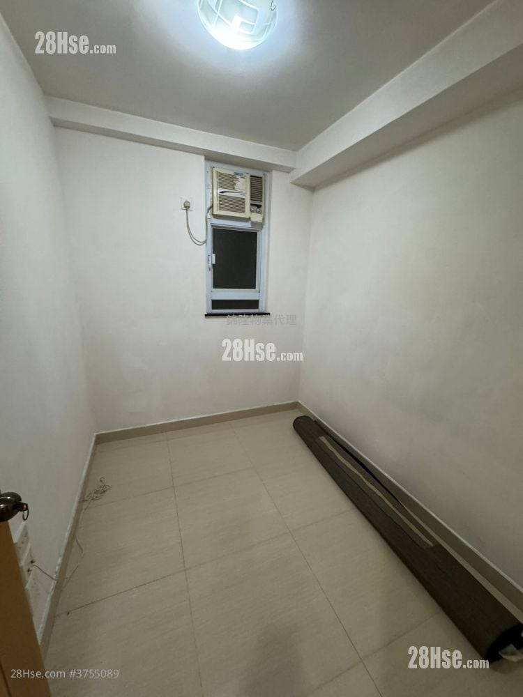 Lucky Building Rental 3 Bedrooms , 1 Bathroom 561 ft²
