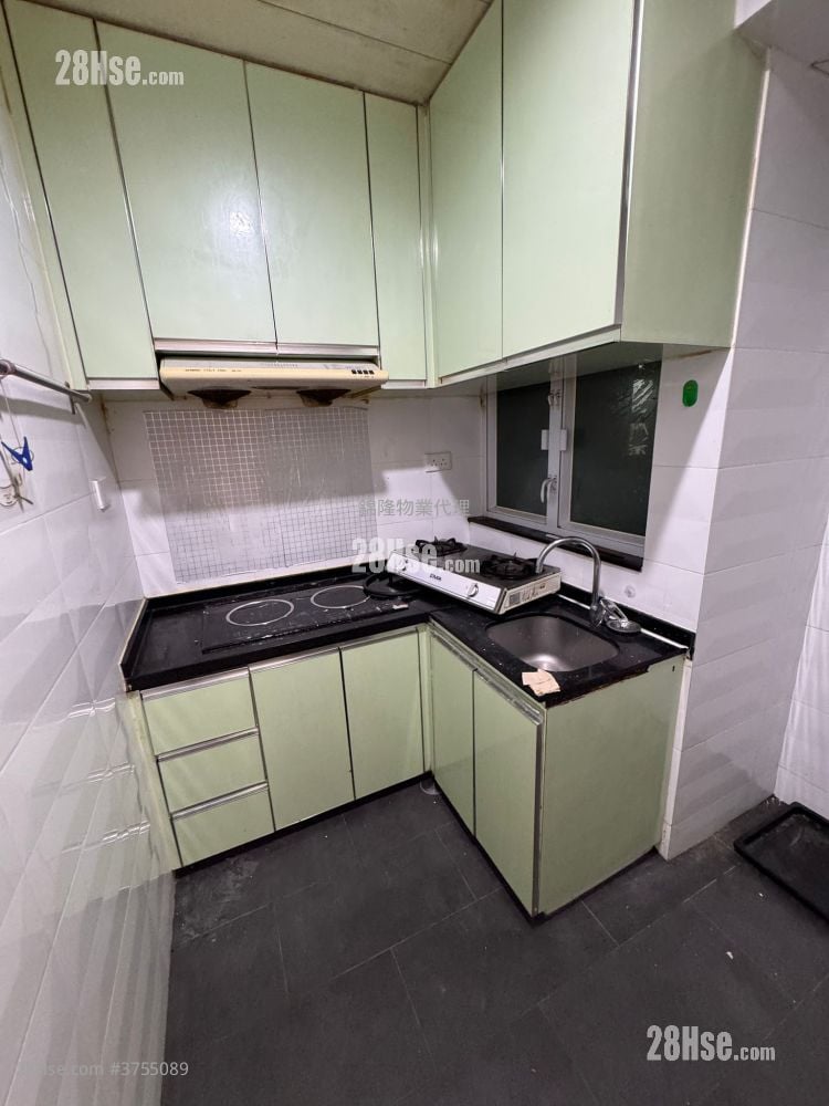 Lucky Building Rental 3 Bedrooms , 1 Bathroom 561 ft²